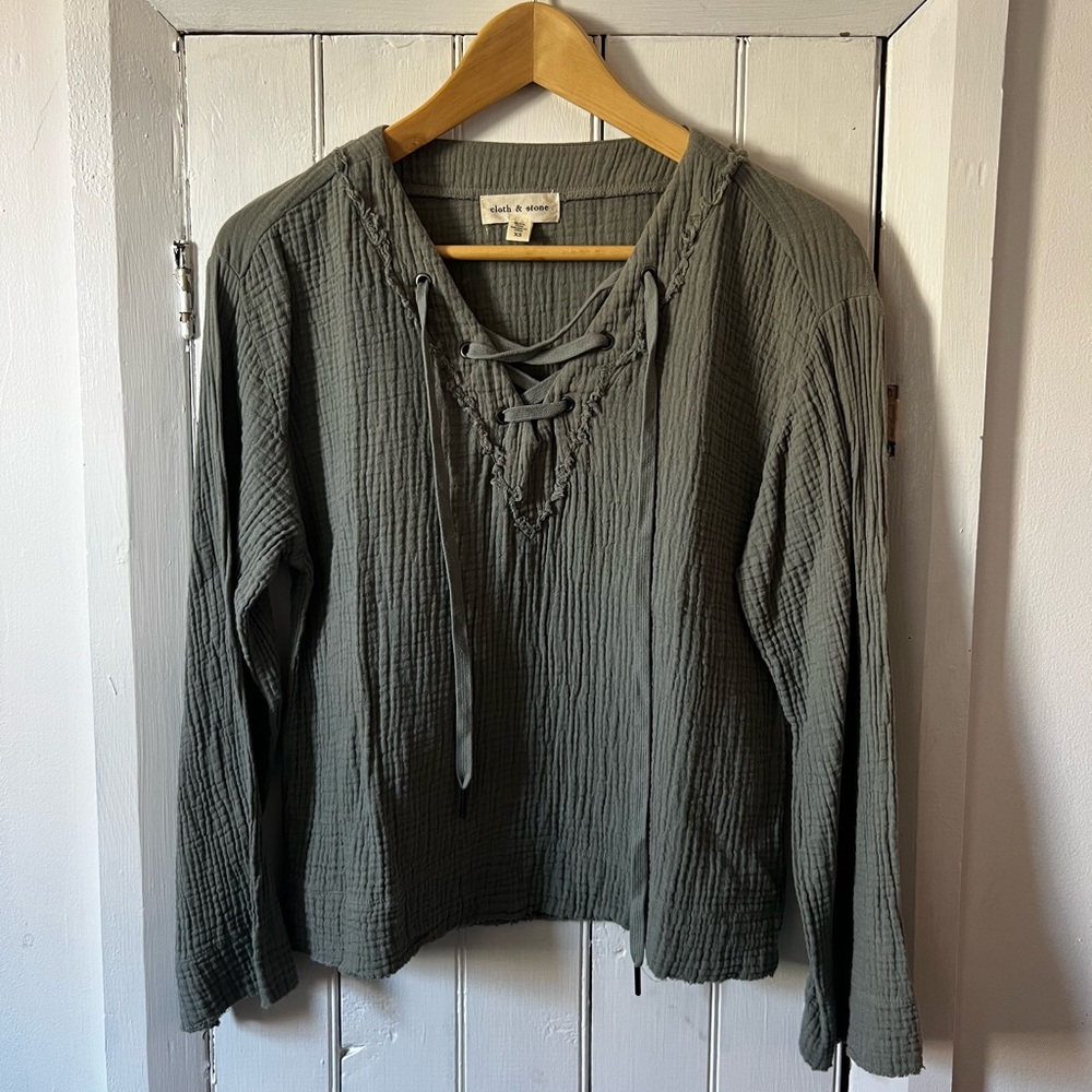 Cloth & Stone Lace Front Top